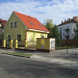 Apartament Poroszlay, Debreczyn